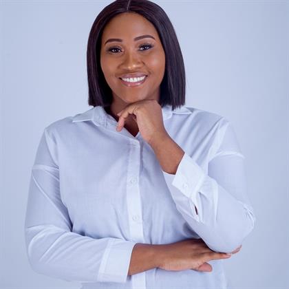 Trainer Rauna Abraham